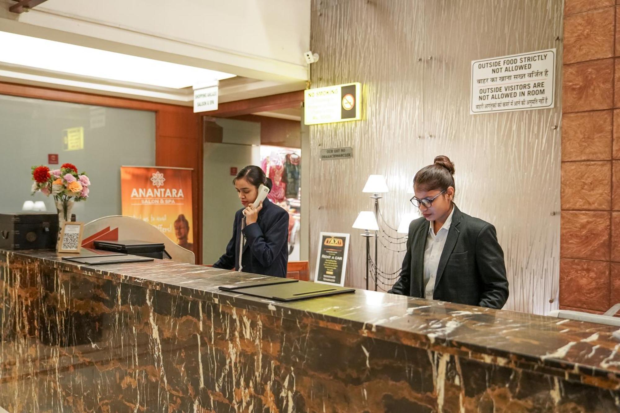 Clarion Bella Casa At Airport Hotel Джайпур Екстериор снимка