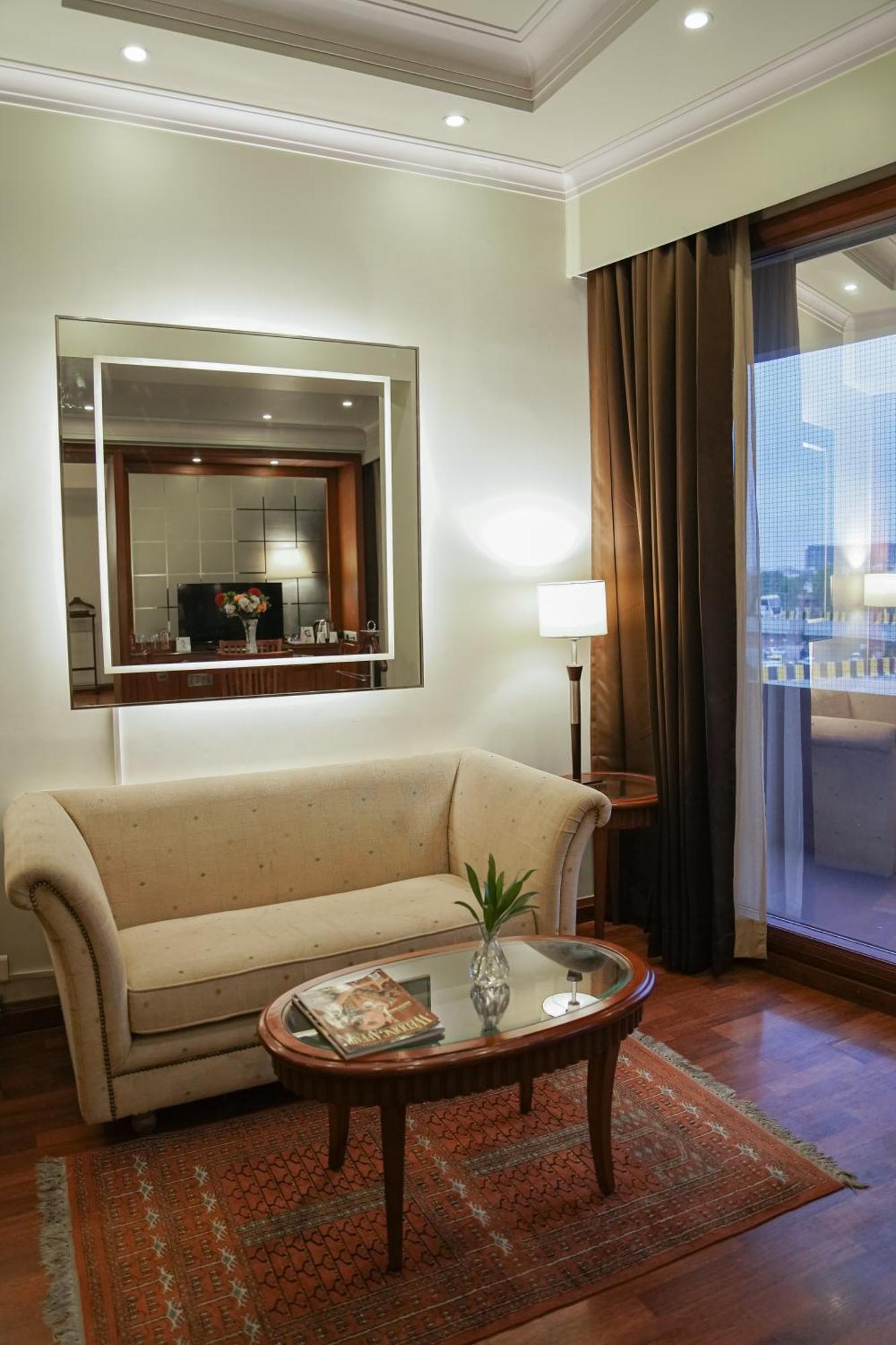 Clarion Bella Casa At Airport Hotel Джайпур Екстериор снимка