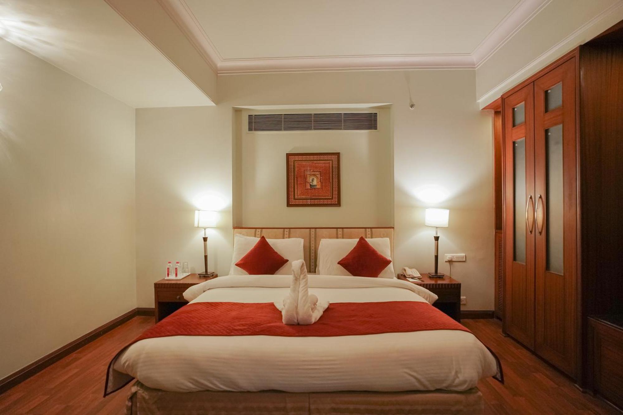 Clarion Bella Casa At Airport Hotel Джайпур Екстериор снимка