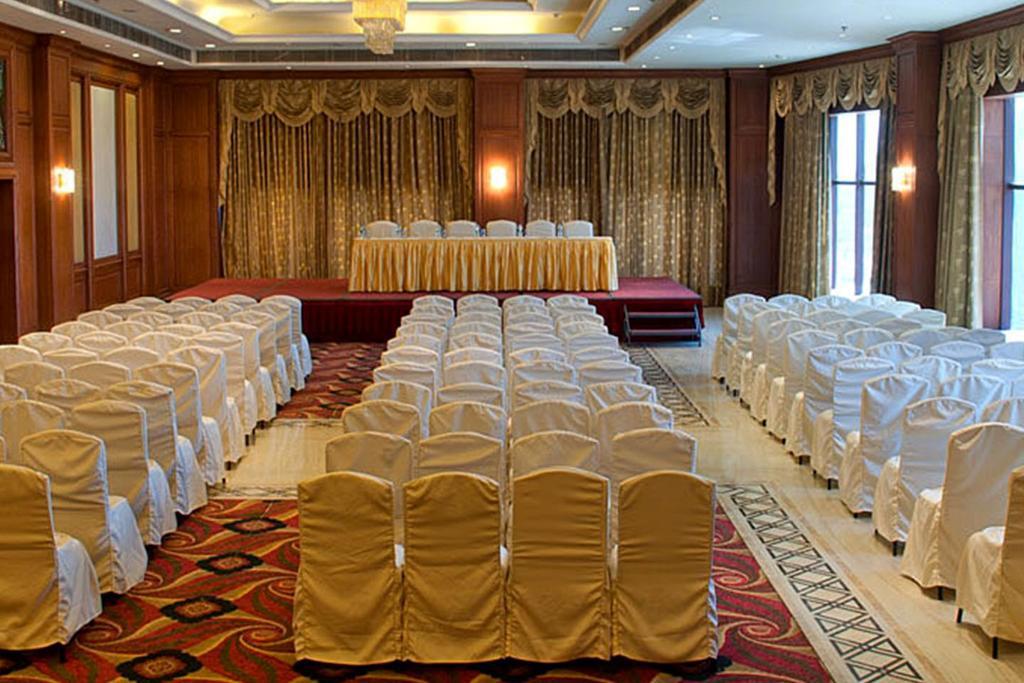 Clarion Bella Casa At Airport Hotel Джайпур Екстериор снимка